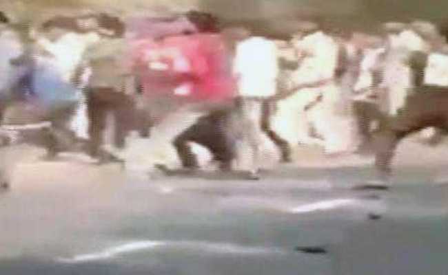 "<I>Maaro</I>, Take His Gun," Said UP Mob: Final Moments Of Cop On Video