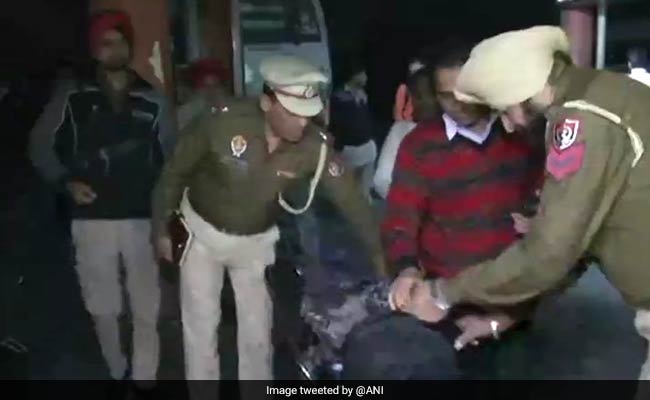 पंजाब में छिपा है आतंकी जाकिर मूसा, बस और रेलवे स्टेशनों में चलाया जा रहा है सघन तलाशी अभियान