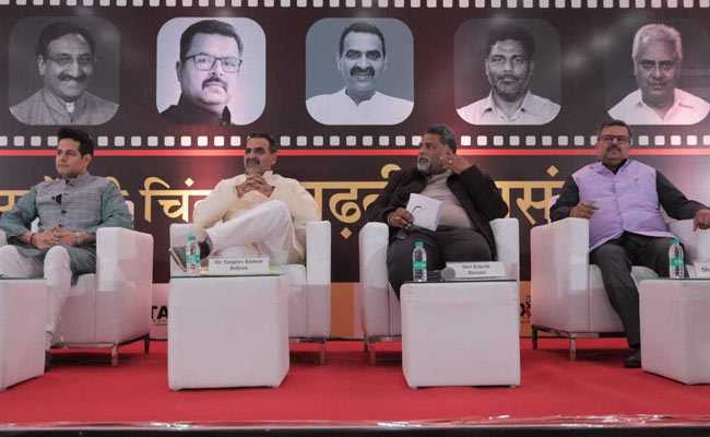 देश की जनसंख्या को नियंत्रित करने के मुद्दे को लेकर आठ सांसद आए एक मंच पर