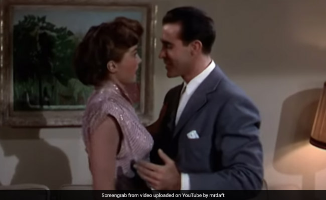 "Baby, It's Cold Outside" Tops US Radio Charts In Wake Of MeeToo, Sparks Row