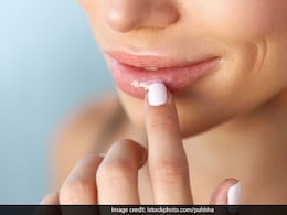 Lip Care Tips: घर पर लिप स्क्रब करने का ये है आसान तरीका, थोड़ी सी मेहनत से गुलाबी और मुलायम होंगे आपके होंठ Lip Care Tips: घर पर लिप स्क्रब करने का ये है आसान तरीका, थोड़ी सी मेहनत से गुलाबी और मुलायम होंगे आपके होंठ