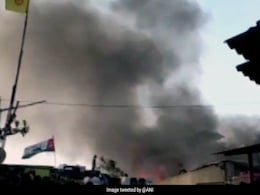 Fire At Slum In Mumbai's Malad, Four Fire Engines At The Spot: Report Fire At Slum In Mumbai's Malad, Four Fire Engines At The Spot: Report