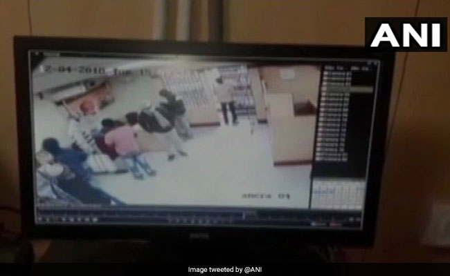 Armed Men Rob Jharkhand Bank That Had No Alarm System Or Guard: Cops