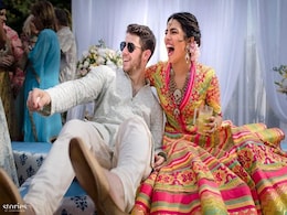 निक जोनास की हुईं प्रियंका चोपड़ा, ईसाई रीति रिवाज से विवाह संपन्न- मेहंदी सेरेमनी की Pics हुई वायरल निक जोनास की हुईं प्रियंका चोपड़ा, ईसाई रीति रिवाज से विवाह संपन्न- मेहंदी सेरेमनी की Pics हुई वायरल