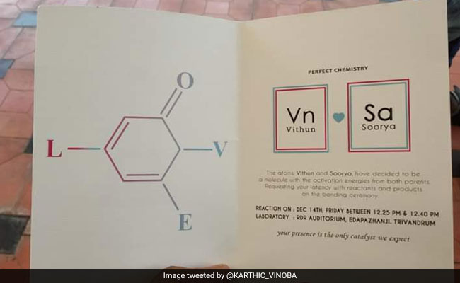 नहीं देखा होगा ऐसा शादी का कार्ड, पत्नी को बताया परमाणु तो मंडप को प्रयोगशाला, शशि थरूर हुए फिदा