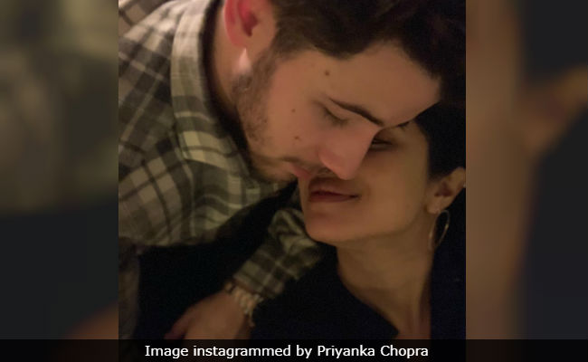 Priyanka Chopra And Nick Jonas' Loved-Up Pic Sends The Internet Into Meltdown