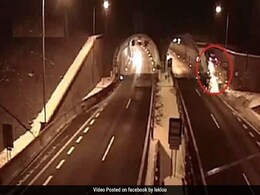 VIDEO: हाईवे पर अचानक हवा में उड़ी BMW, ऐसे टकराई टनल में, CCTV में कैद हुआ हादसा VIDEO: हाईवे पर अचानक हवा में उड़ी BMW, ऐसे टकराई टनल में, CCTV में कैद हुआ हादसा