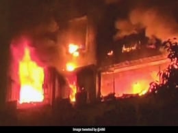 मुंबई के चेंबूर में रिहायशी इमारत में लगी आग, 4 बुजुर्गों सहित 5 की मौत, 2 घायल मुंबई के चेंबूर में रिहायशी इमारत में लगी आग, 4 बुजुर्गों सहित 5 की मौत, 2 घायल