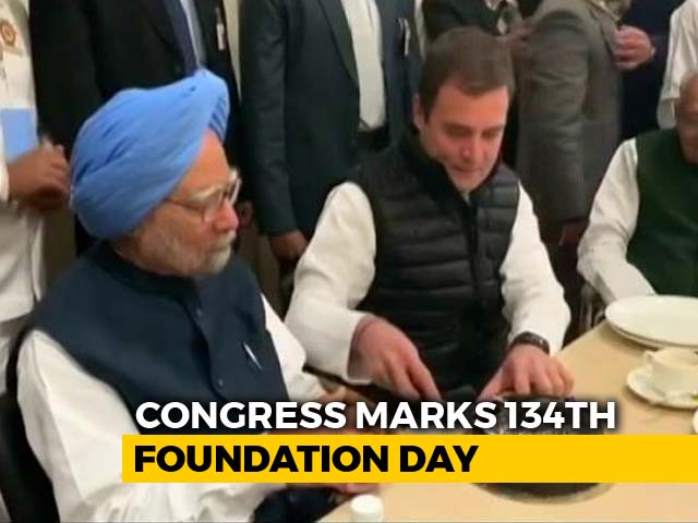 Manmohan Singh, Rahul Gandhi Cut Cake Together Amid Buzz Over Biopic