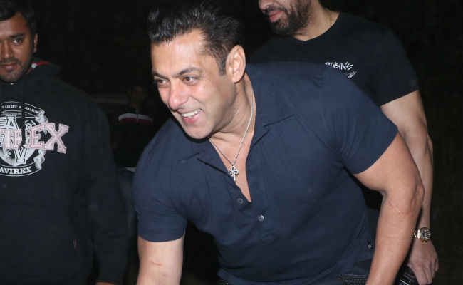 Salman Khan, 53 Today, Reveals His New Year Resolution: "Have To Get Six-Pack Abs On Mom's Request"