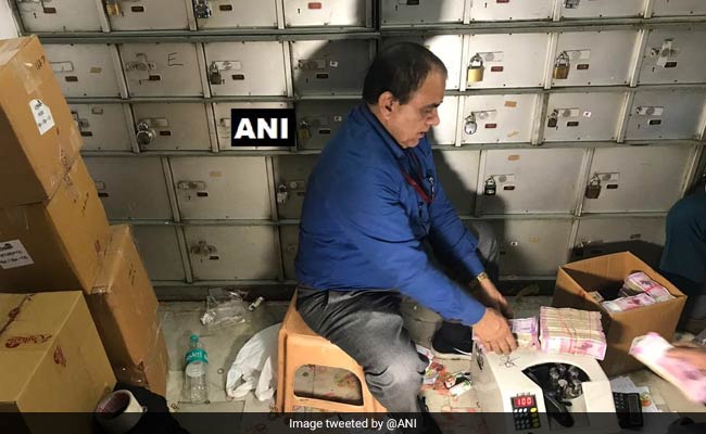 Delhi Taxmen Bust <i>Hawala</i> Racket, Seize Rs 25 Crore From 100 Lockers