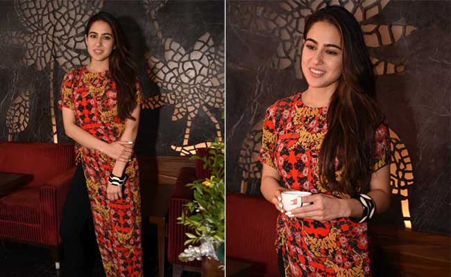 Ace Casual Style In Trendy Tunics Like Sara Ali Khan. 4 Chic Picks