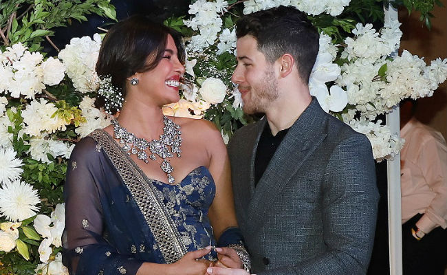 Priyanka Chopra And Nick Jonas Can't Stop Being Cute At Their Mumbai Reception