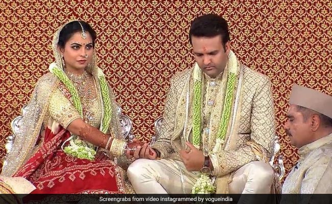 ईशा अंबानी की शादी में लता मंगेशकर ने सुनाया 'गायत्री मंत्र', कुछ यूं दिया आशीर्वाद- देखें Video