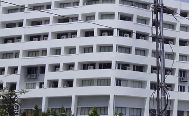 Crowd Mismanagement At Mumbai's Mithibai College Leaves Students Injured