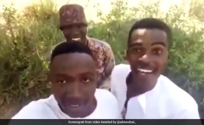 नाइजीरिया में लड़कों ने गाया शाहरुख खान का गाना 'कल हो न हो', वायरल हुआ VIDEO