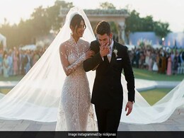 Viral Video: निक जोनास ने अपने सूट पर लिखवाया 'मेरी जान', तो प्रियंका ने वेडिंग गाउन पर जड़वाया 'ओम नम: शिवाय' Viral Video: निक जोनास ने अपने सूट पर लिखवाया 'मेरी जान', तो प्रियंका ने वेडिंग गाउन पर जड़वाया 'ओम नम: शिवाय'