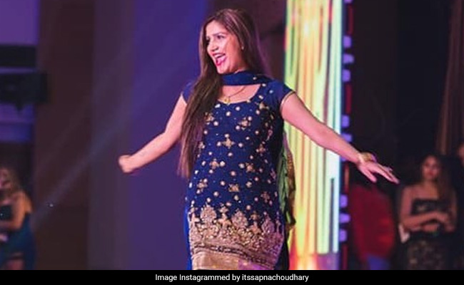 सपना चौधरी ने किया ऐसा धांसू डांस, हैरान रह गए पंजाबी सिंगर- देखें वायरल Video
