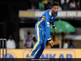 IPL Auction 2019: विकेटकीपर थे Varun Chakravarthy, एक चोट ने बना दिया Mystery स्पिनर, ऐसे बने मालामाल IPL Auction 2019: विकेटकीपर थे Varun Chakravarthy, एक चोट ने बना दिया Mystery स्पिनर, ऐसे बने मालामाल