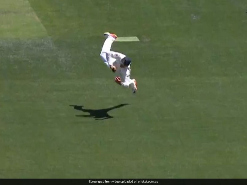 India vs Australia: Virat Kohli Undone By Usman Khawajas One-Handed Screamer - Watch India vs Australia: Virat Kohli Undone By Usman Khawajas One-Handed Screamer - Watch