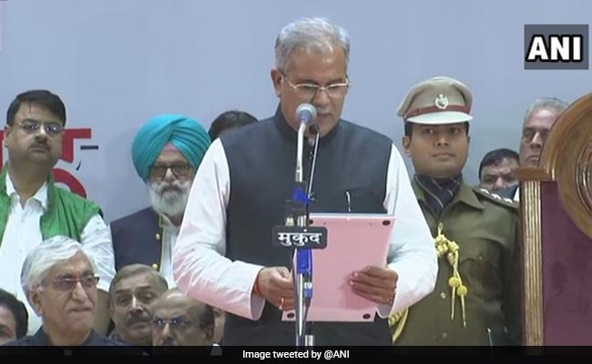 भूपेश बघेल ने ली छत्तीसगढ़ के मुख्यमंत्री पद की शपथ, राहुल गांधी सहित कई बड़े नेता मौजूद