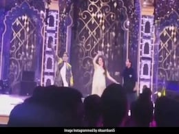 Isha Ambani Wedding: नीता अंबानी ने बेटी ईशा के संगीत में किया ऐसा धमाकेदार डांस, देखें वीडियो Isha Ambani Wedding: नीता अंबानी ने बेटी ईशा के संगीत में किया ऐसा धमाकेदार डांस, देखें वीडियो