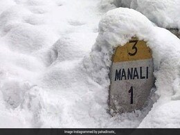 बर्फ की चादर से ढकी मनाली की सड़कें, तो गुलमर्ग में चली बर्फीली हवाएं, लोगों ने शेयर किए खूबसूरत नज़ारे, देखें PHOTOS बर्फ की चादर से ढकी मनाली की सड़कें, तो गुलमर्ग में चली बर्फीली हवाएं, लोगों ने शेयर किए खूबसूरत नज़ारे, देखें PHOTOS