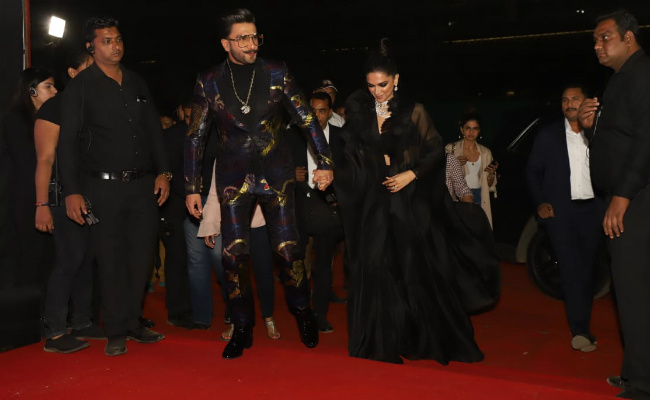 Deepika Padukone And Ranveer Singh Outshine All Others At Awards Night. Pics Here