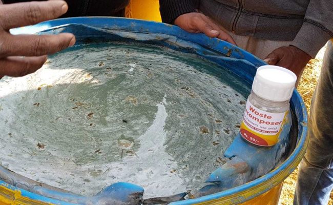 20 रुपये की शीशी का कमाल, किसान हुए मालामाल और प्रदूषण खत्म करने का निकला अनोखा तरीका