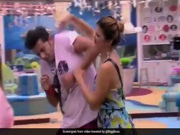 Bigg Boss 12: जसलीन कर रही थीं 'चढ़ती जवानी...' पर डांस, अचानक रोमिल को जड़ दिया 'थप्पड़'! देखें Video Bigg Boss 12: जसलीन कर रही थीं 'चढ़ती जवानी...' पर डांस, अचानक रोमिल को जड़ दिया 'थप्पड़'! देखें Video