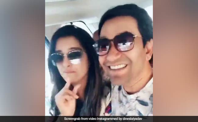 आम्रपाली दुबे की सिर में हुआ तेजदर्द, 'राजाजी' निरहुआ से कुछ यूं मांगी दवा... देखें Video