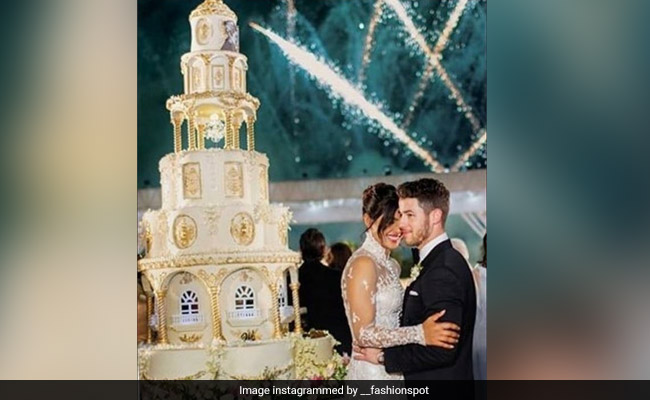 Priyanka Chopra And Nick Jonas' Exquisite Wedding Cake Was A Towering 18-Ft Dessert!
