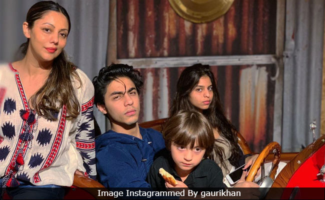 Ahead Of New Year, Here's A Postcard-Worthy Pic Of Gauri Khan With Aryan, Suhana And AbRam