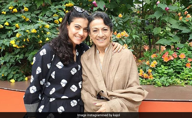 Kajol Lights Up The Internet With A Pic Of Herself With Mom Tanuja In Singapore