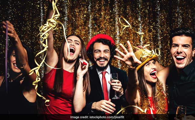 5 Items To Make Your New Year's Eve Party Pictures Even More Fun