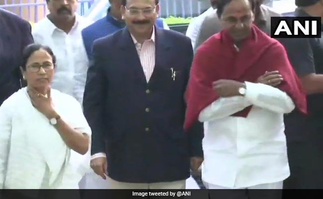 ममता बनर्जी से मिले केसीआर, टीडीपी और वामदलों ने फेडरल फ्रंट के आइडिया को नकारा