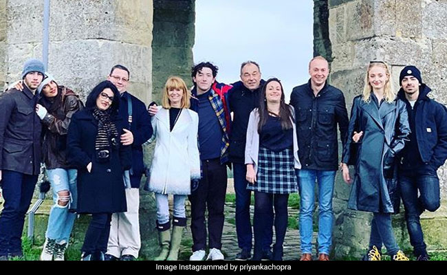 Priyanka Chopra, Nick Jonas And Family In A Postcard-Worthy Pic From London