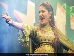 सपना चौधरी ने स्टेज पर भोजपुरी सॉन्ग 'ठीक है' के साथ किया कुछ ऐसा, Video ने उड़ाया गरदा सपना चौधरी ने स्टेज पर भोजपुरी सॉन्ग 'ठीक है' के साथ किया कुछ ऐसा, Video ने उड़ाया गरदा