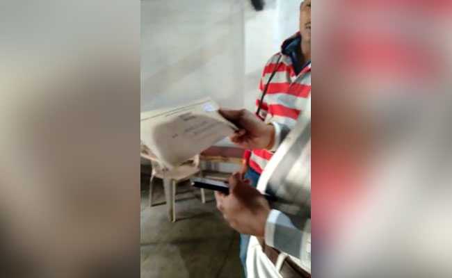 जम्मू-कश्मीर से Article-370 हटाने के बाद बौखलाया पाकिस्तान, अब भारत में डाक सेवा बंद की