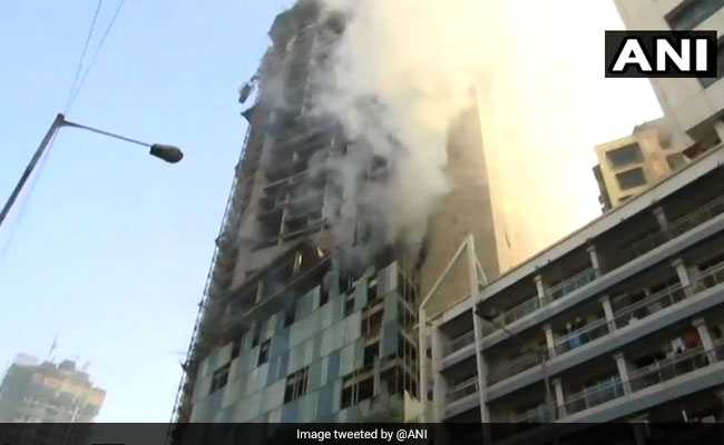 मुंबई: कमला मिल्स कंपाउंड के नजदीक निर्माणाधीन इमारत में लगी आग, दमकल की 5 गाड़ियां मौके पर मौजूद