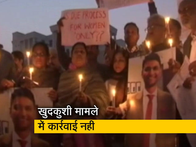 नोएडा पुलिस के रवैये पर सवाल