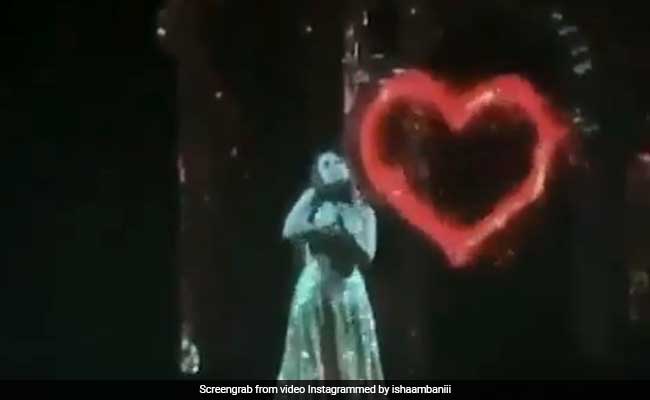 Isha Ambani ने सरेआम किया Anand से अपने प्यार का इज़हार, कहा - तेरे बिना ना लग दा जी...VIRAL हुआ वीडियो