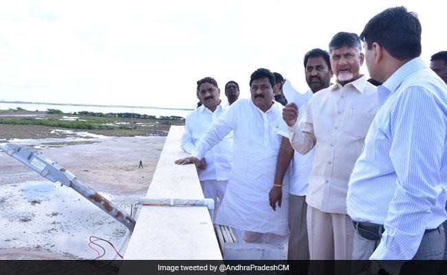 Chandrababu Naidu Conducts Survey Of Areas Affected In Cyclone Phethai