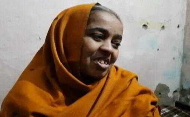 NDTV Impact : नोटबंदी के दौरान पति को खो देने वाली महिला की मदद के लिए आगे आए लोग