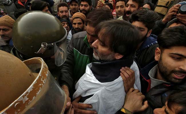 Mirwaiz Umar Farooq, Yasin Malik Arrested For Separatist March Call