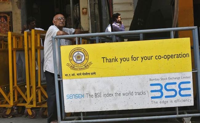 Share Market Today : PSU बैंकिंग शेयरों पर बना दबाव, गिरावट के साथ बंद हुए सेंसेक्स-निफ्टी