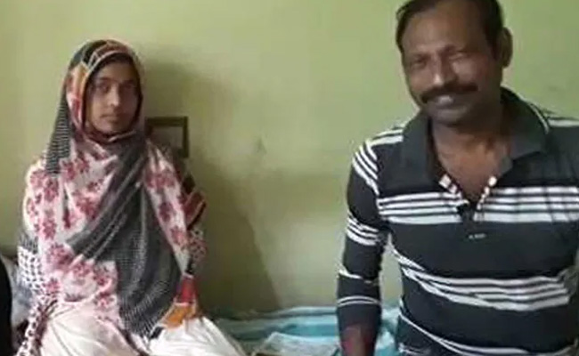 बीजेपी में शामिल हुए हादिया के पिता, मुस्लिम युवक से शादी पर जताया था विरोध