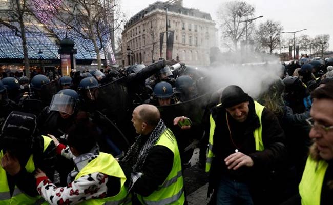 Police Teargas 'Yellow Vest' Protesters In Paris