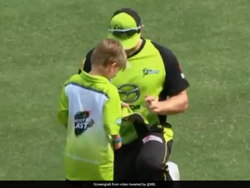 Shane Watson Gives His Son An Autograph During Big Bash League Match. Watch Video