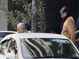 ...जब कोर्ट से जाने की इजाजत मांगने पर SC ने नागेश्वर राव को फटकारा, 'आप चाहते हैं आपको कल तक यहीं बिठाए रखें?' ...जब कोर्ट से जाने की इजाजत मांगने पर SC ने नागेश्वर राव को फटकारा, 'आप चाहते हैं आपको कल तक यहीं बिठाए रखें?'